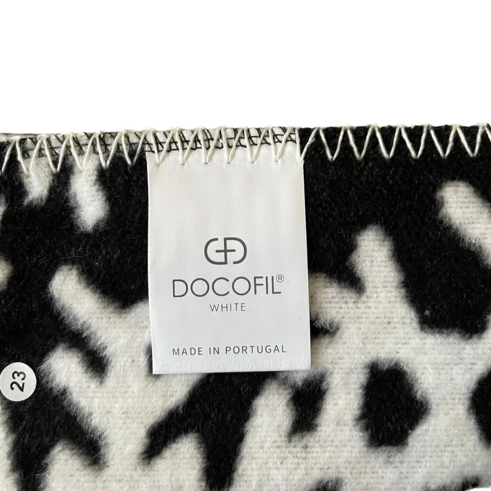 Docofil Christmas SNOWFLAKES Reversible Throw 51x67 Portugal Black & White